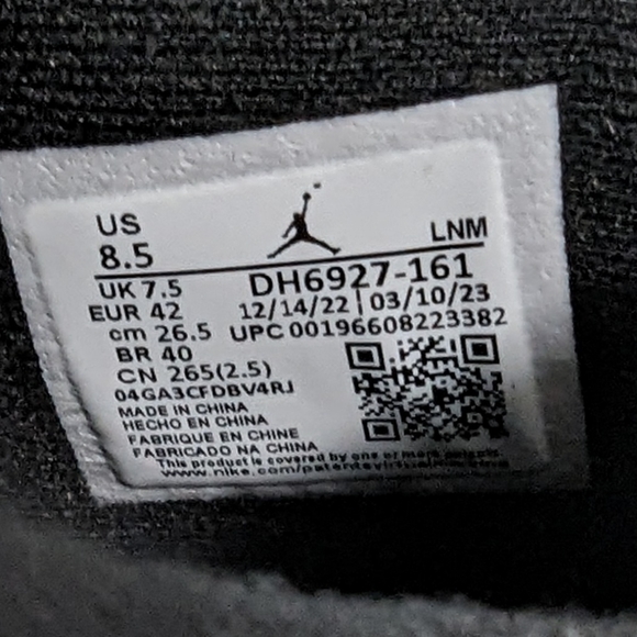 Air Jordan 4 Retro - Picture 2 of 15